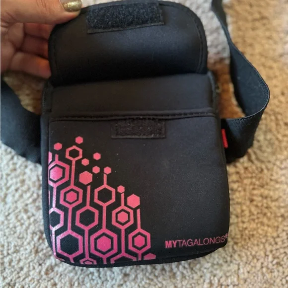 Free 🎁 Gift with purchase only!!! Fanny pack. Can not purchase separately!!) - Picture 3 of 4